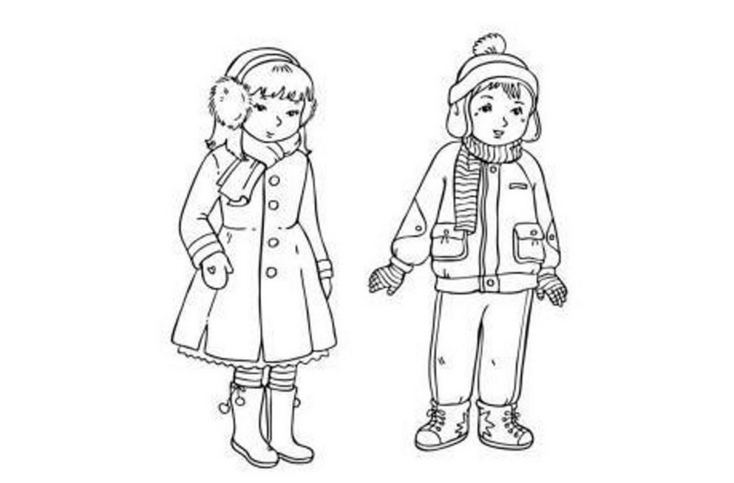 Un enfant construisant un bonhomme de neige sous un ciel hivernal