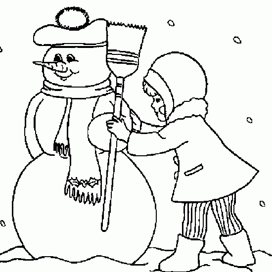 Un moment de jeux d'hiver avec des enfants dans la neige
