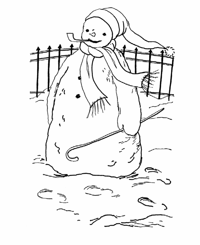 Un enfant jouant dans la neige sous un ciel d'hiver