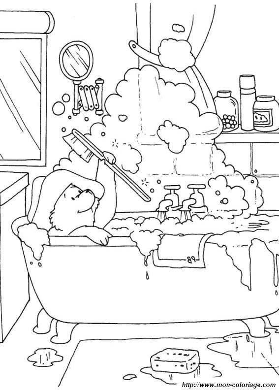 Coloriage d'une salle de bain spacieuse avec baignoire et éléments de décoration