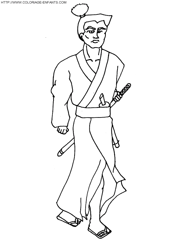 Un samouraï en pleine préparation pour le combat dans un paysage traditionnel