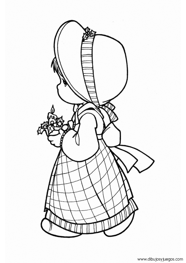 Fille en train de dessiner entourée de nature