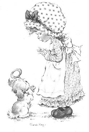 Fille de Sarah Kay en train de jouer avec son chien dans un jardin fleuri