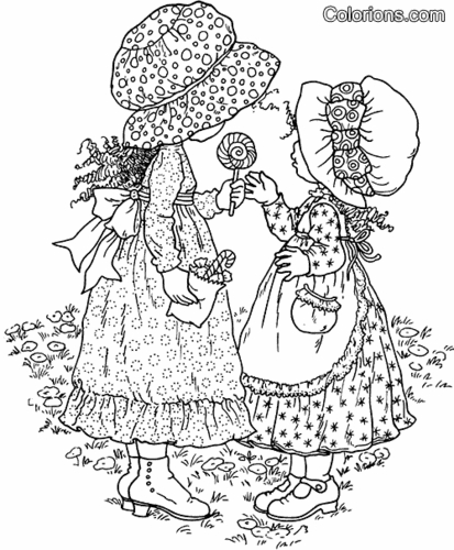 Une jeune fille souriante avec un panier de fleurs dans un jardin