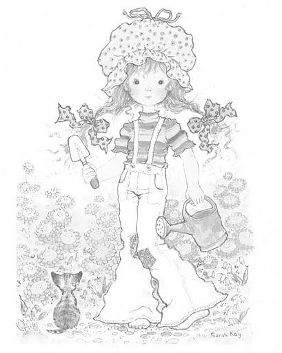 Fille assise sur l’herbe entourée de fleurs colorées