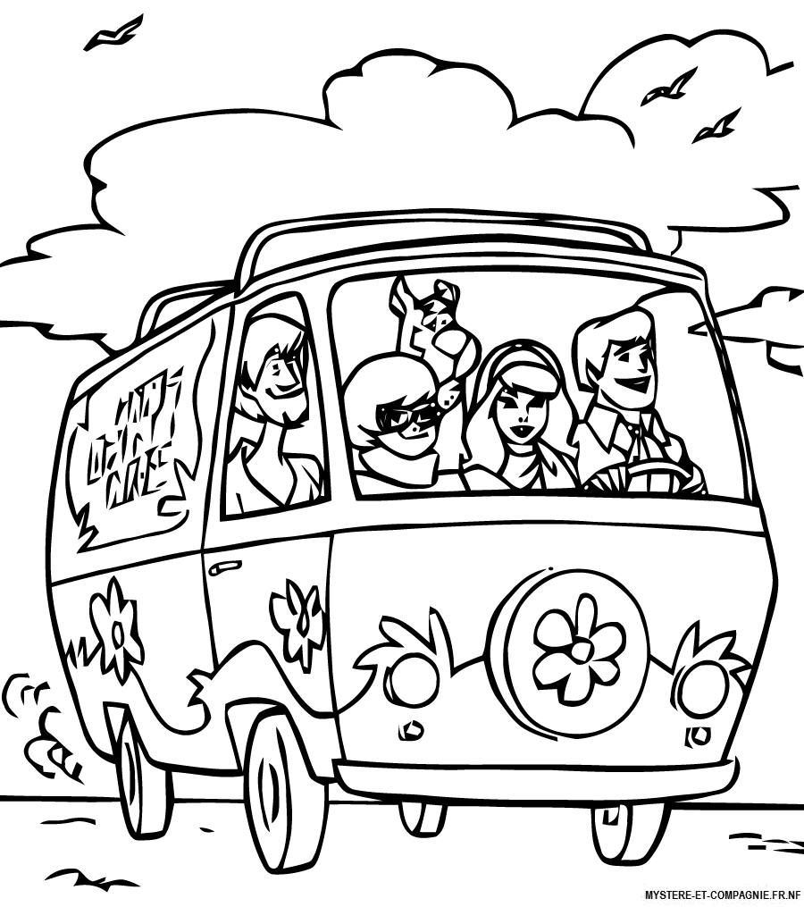 Scooby-Doo en pleine enquête avec ses amis dans un décor mystérieux