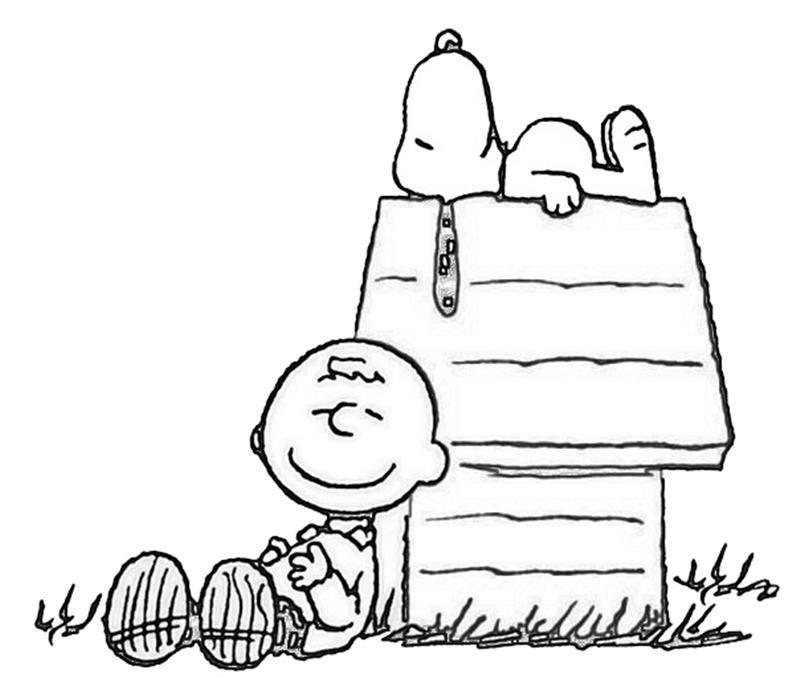 Snoopy en train de se reposer sur son doghouse sous le soleil