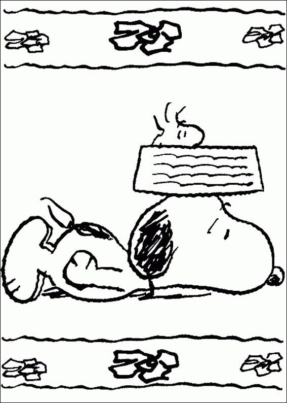 Snoopy en pleine séance de relaxation sous un arbre