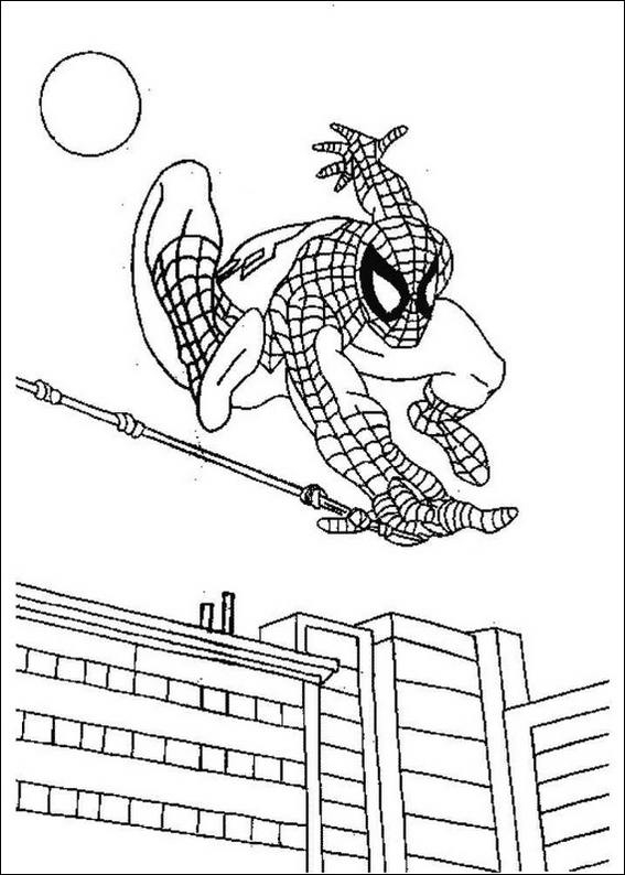 Spiderman en pleine action dans une ville animée