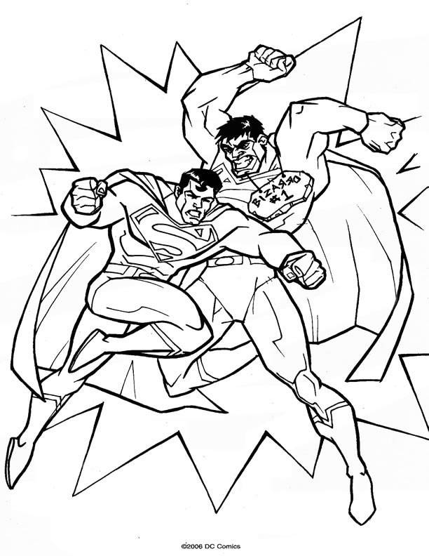 Superman en pleine action dans un décor urbain