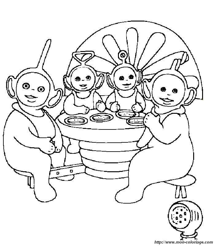 Les Teletubbies s'amusent dans un paysage verdoyant