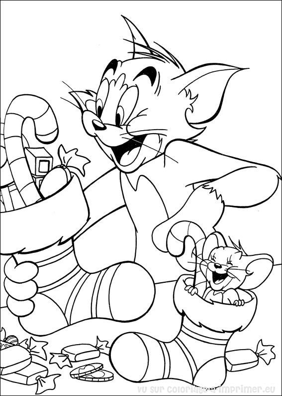 Tom et Jerry jouent dans un décor animé