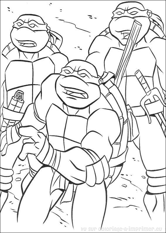 Les tortues ninja en pleine action sur un fond urbain
