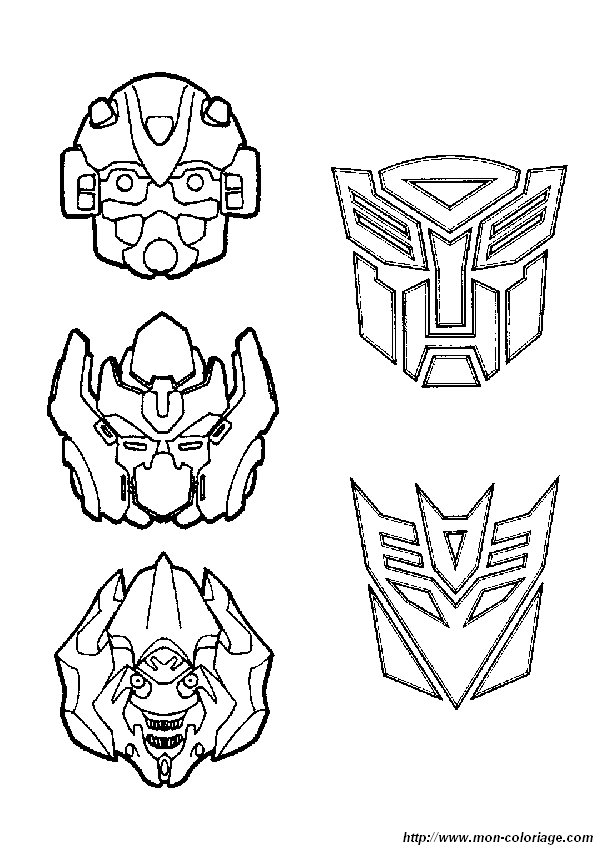 Coloriage de Transformers avec Optimus Prime en action dans un décor urbain