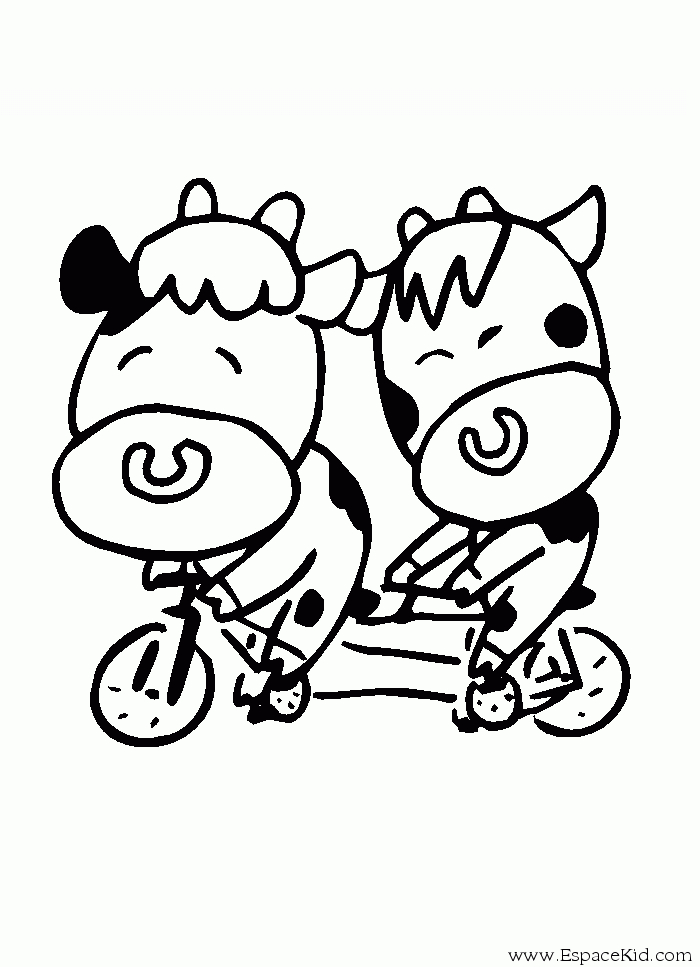 Vache paisible dans un champ verdoyant