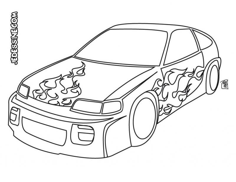 Coloriage d'une voiture sportive sur route avec arrière-plan de nature