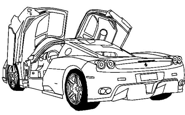 Coloriage d'une voiture de sport tuning sur fond simple