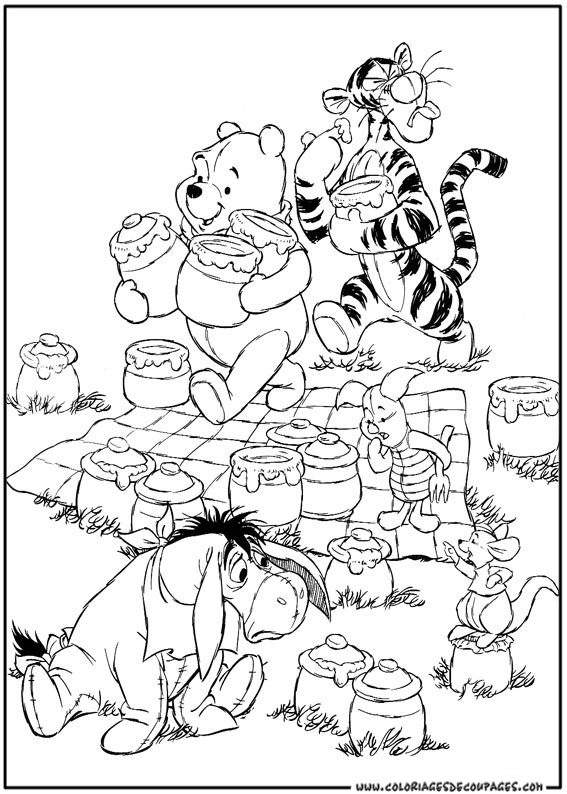 Winnie l'Ourson se prélassant dans la forêt avec ses amis