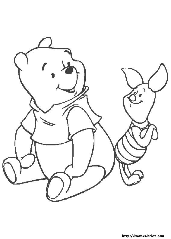 Winnie l'Ourson en train de profiter d'un moment de détente dans la forêt