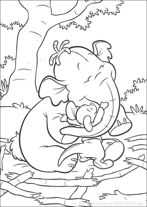 Winnie l'Ourson partage une douce collation avec ses amis dans la forêt