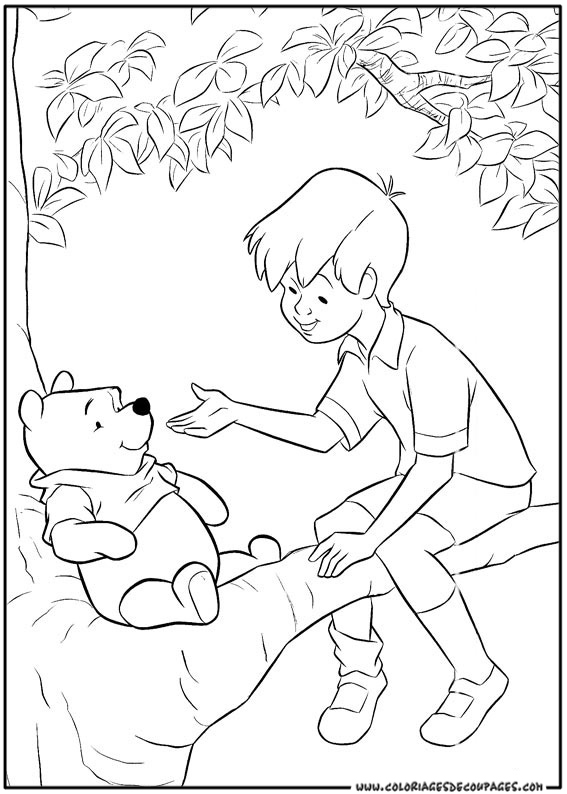 Winnie l'Ourson en train de cueillir des fleurs dans la forêt