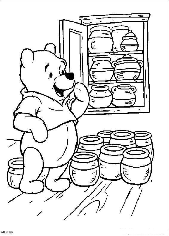 Winnie l'Ourson en pleine cueillette de miel au cœur de la forêt