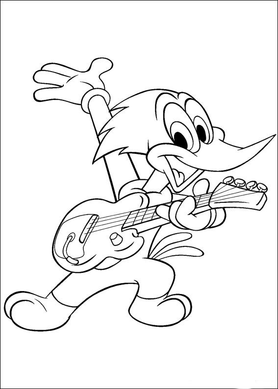 Woody Woodpecker en pleine action dans un décor naturel